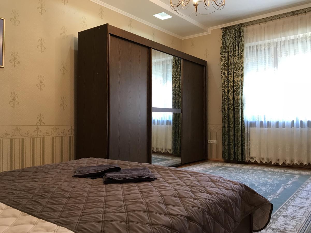 Large Apartment In The City Center มุกาเชเว ภายนอก รูปภาพ